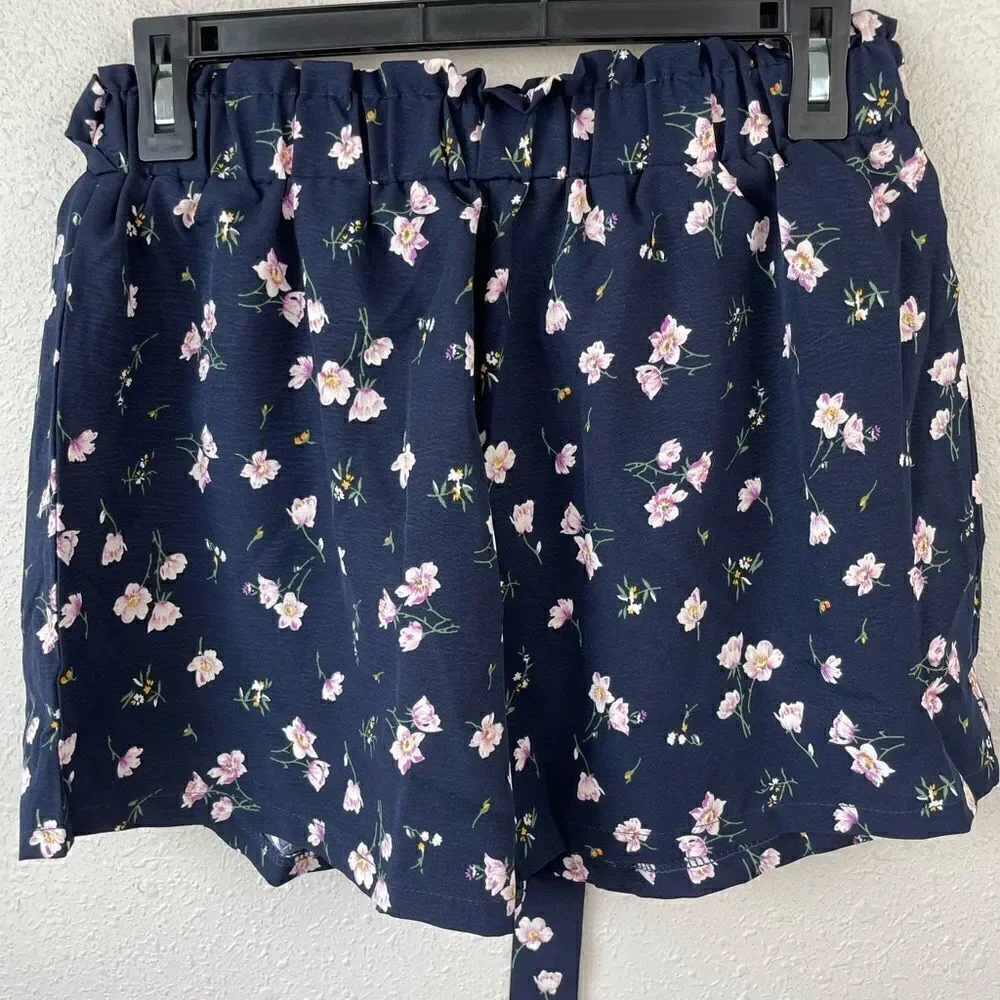 Romwe Navy Blue Floral Shorts Size L EUC
